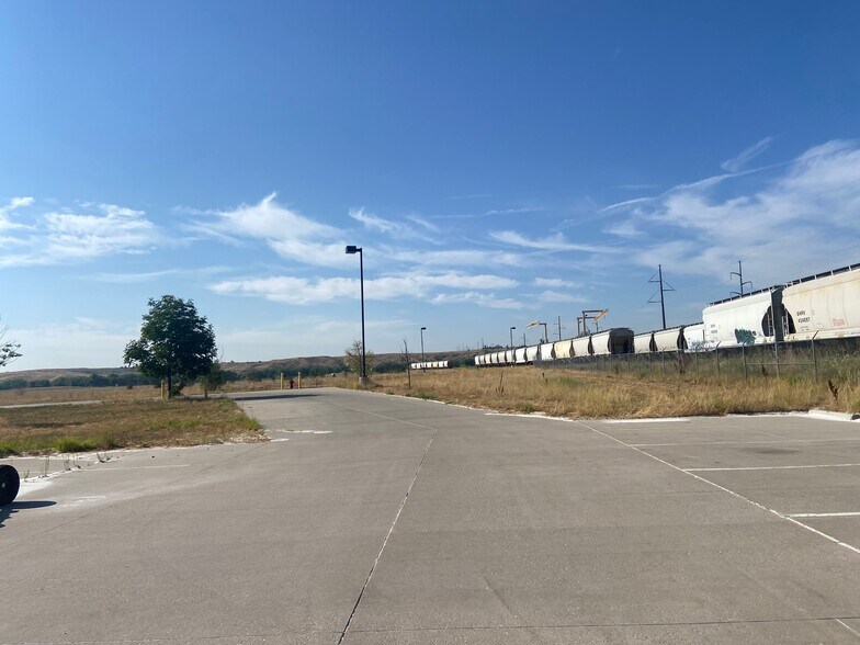 More Photos Of 31005 Great Western Dr, Windsor Manufacturing For Sale