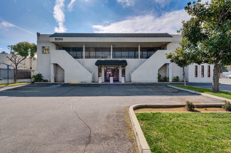 More Photos Of 9590 Magnolia Ave, Riverside Freestanding For Lease