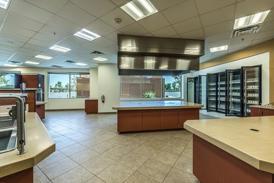 More Photos Of 8990 W Glendale Ave, Glendale Office For Sale