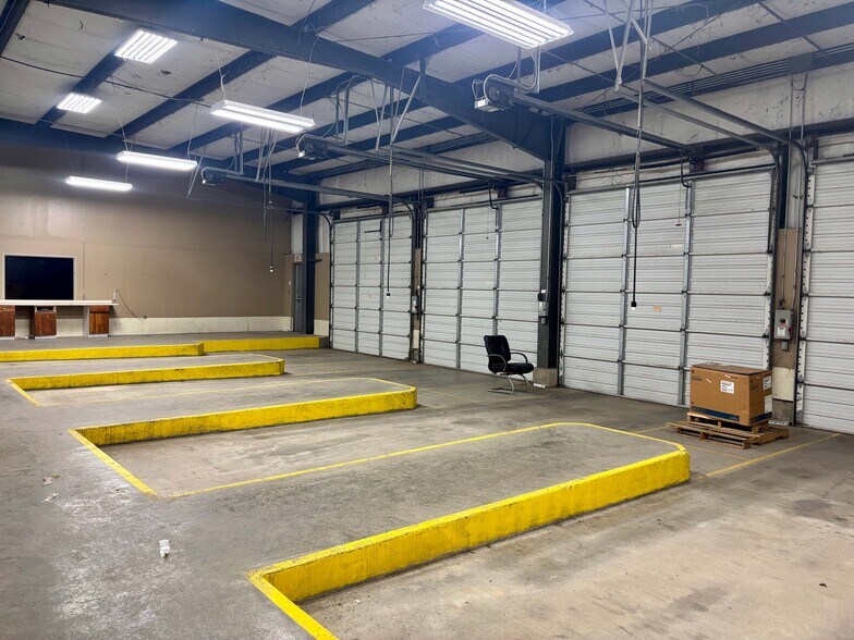 More Photos Of 275 Larcel Dr, Sikeston Flex For Lease