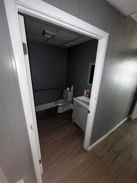 More Photos Of 368 A SH 75 N, Huntsville Freestanding For Lease