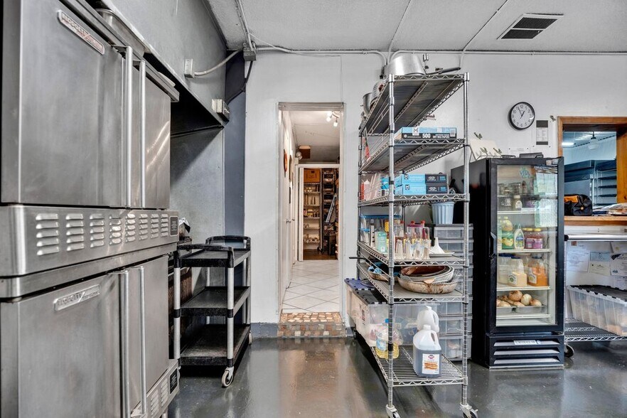 More Photos Of 3101 N Orange Blossom Trl, Zellwood Restaurant For Sale