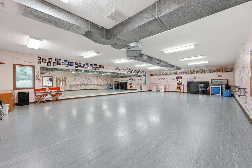 More Photos Of 251 8th St NW, Elk River Office For Sale