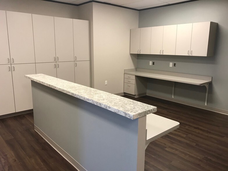 More Photos Of 15200 Southwest Fwy, Sugar Land Medical For Lease