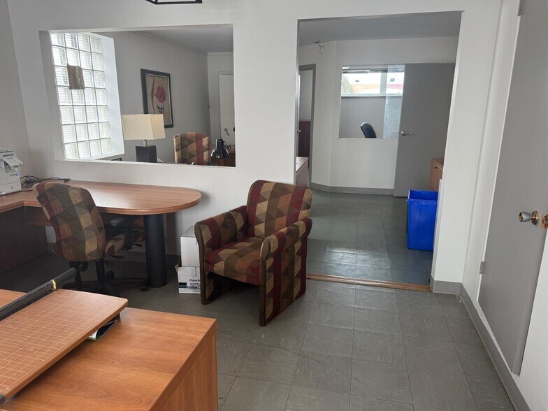 More Photos Of 630 Rue Poisson, Trois-Rivières Distribution For Lease
