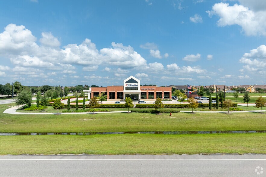 More Photos Of NEQ of League City Pkwy & Egret Bay Blvd, League City Office For Sale