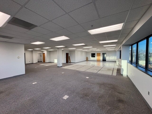 More Photos Of 610 E Walnut St, Evansville Office For Sale
