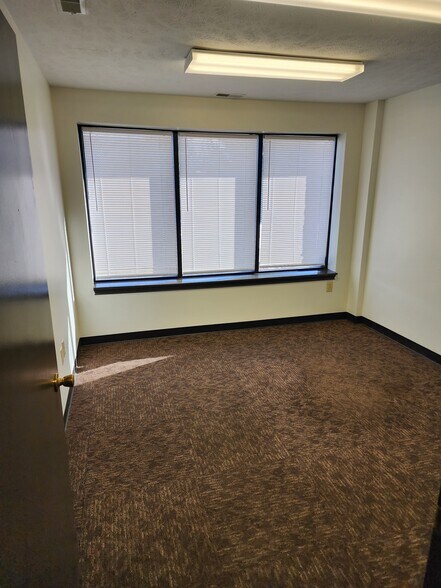 More Photos Of 6301 E 32nd Ct, Indianapolis Warehouse For Lease