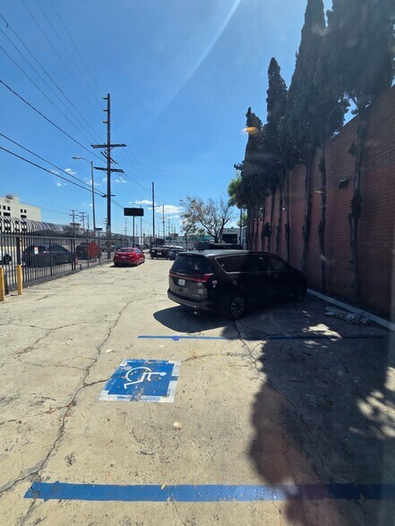 More Photos Of 4219-4221 S Alameda St, Los Angeles Office For Lease