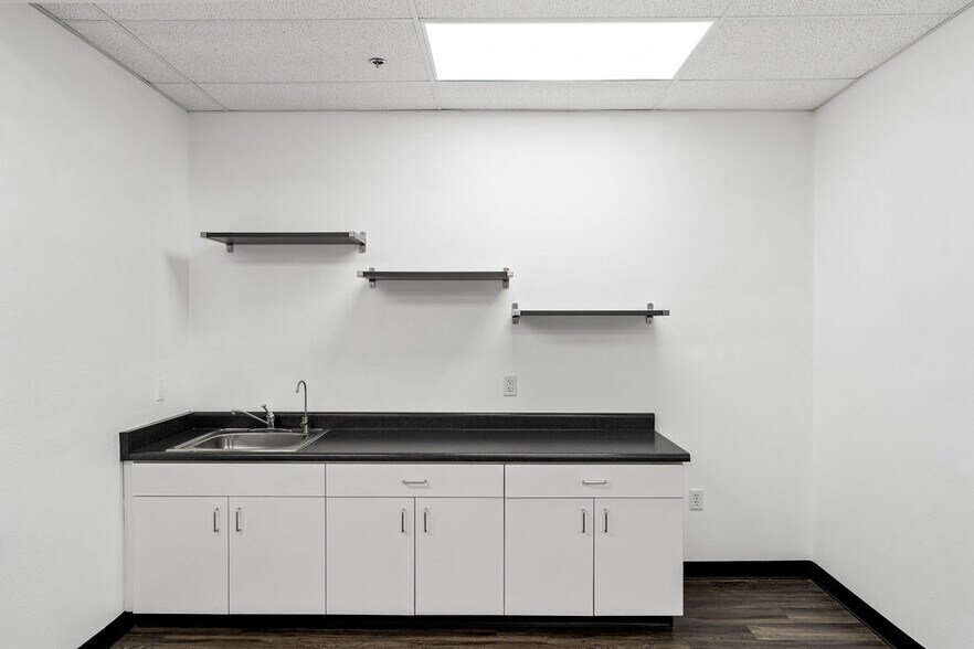 More Photos Of 4001 E Mountain Sky Ave, Phoenix Medical For Lease