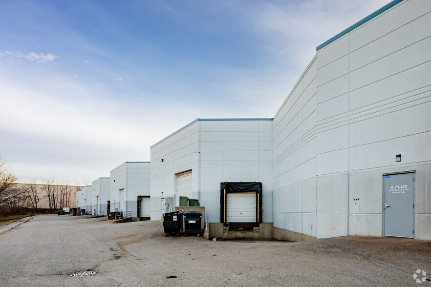 More Photos Of 3483-3491 Swenson Ave, St Charles Warehouse For Lease