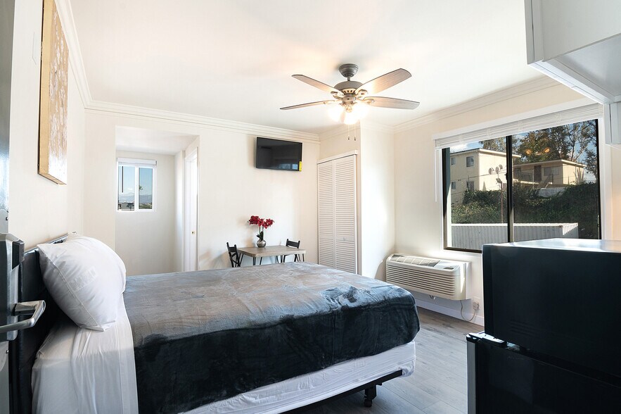 More Photos Of 2025 W 3rd St, Los Angeles Hotel For Lease