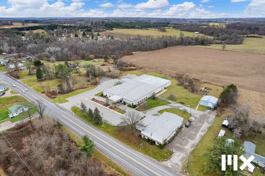 More Photos Of 21685 Northland Dr, Paris Distribution For Sale