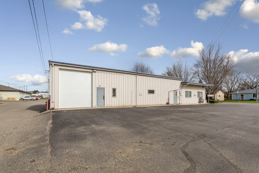 Primary Photo Of 340 Pierce Ave, North Mankato Industrial For Lease