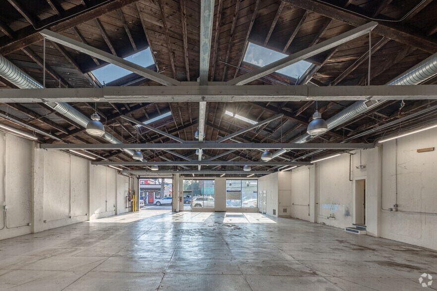More Photos Of 101 Audrey Ave, Oyster Bay Storefront For Lease