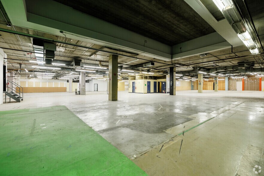 More Photos Of 2325 Rue Dandurand, Montréal Warehouse For Lease