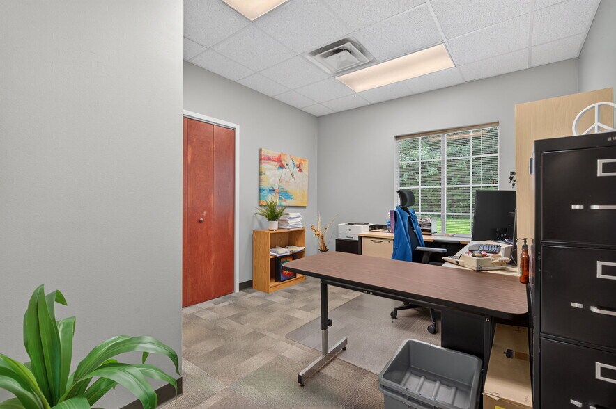 More Photos Of 1567 W Diane St, Ozark Office For Sale