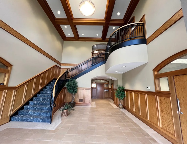 More Photos Of 3300 Eagle Run Dr NE, Grand Rapids Medical For Lease