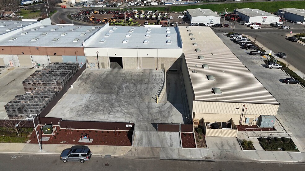 More Photos Of 1140 Glenwood ave, Turlock Showroom For Lease