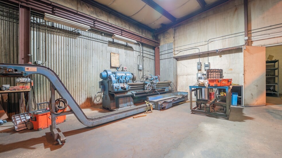 More Photos Of 1019 E Summit St, Crown Point Warehouse For Sale