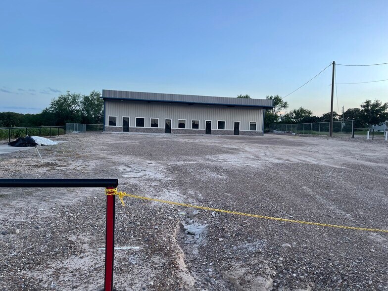 Primary Photo Of 938 E Expressway 83, Sullivan City General Retail For Lease