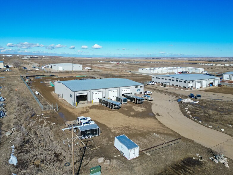 More Photos Of 509 Well St, Williston Warehouse For Lease