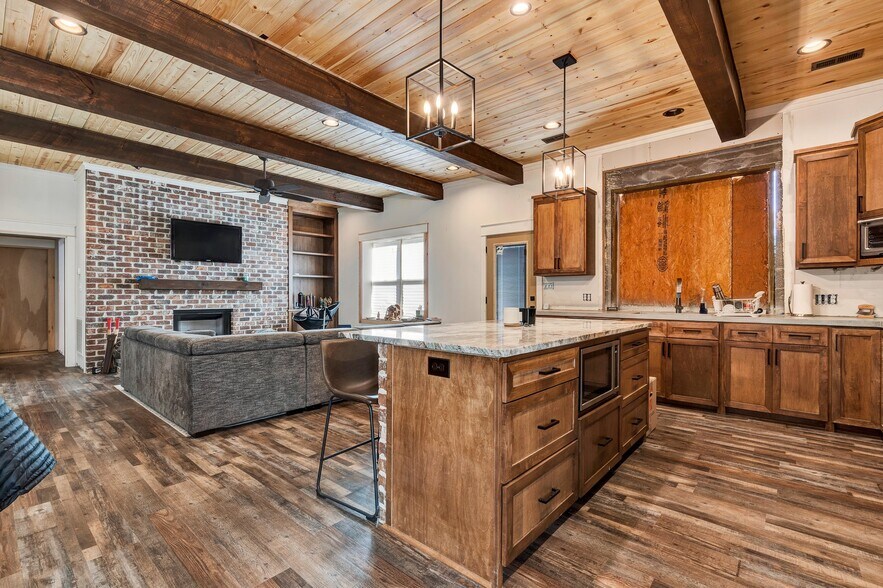 More Photos Of 1050 Whisperwood Trl NE, Cleveland Light Distribution For Sale