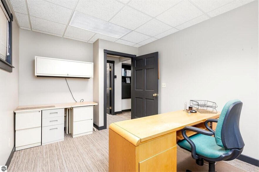 More Photos Of 408 Main St, Frankfort Office For Sale