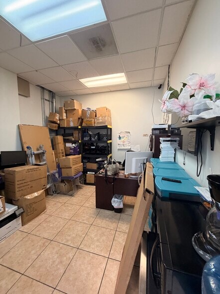 More Photos Of 2701 N Bristol St, Santa Ana Storefront For Lease