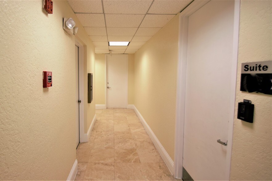 More Photos Of 2701 W Oakland Park Blvd, Oakland Park Office For Sale