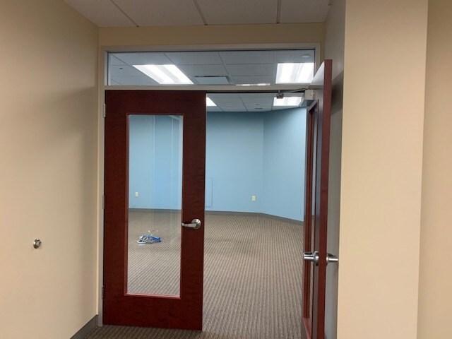 More Photos Of 1000 Commerce Dr, Pittsburgh Office For Lease