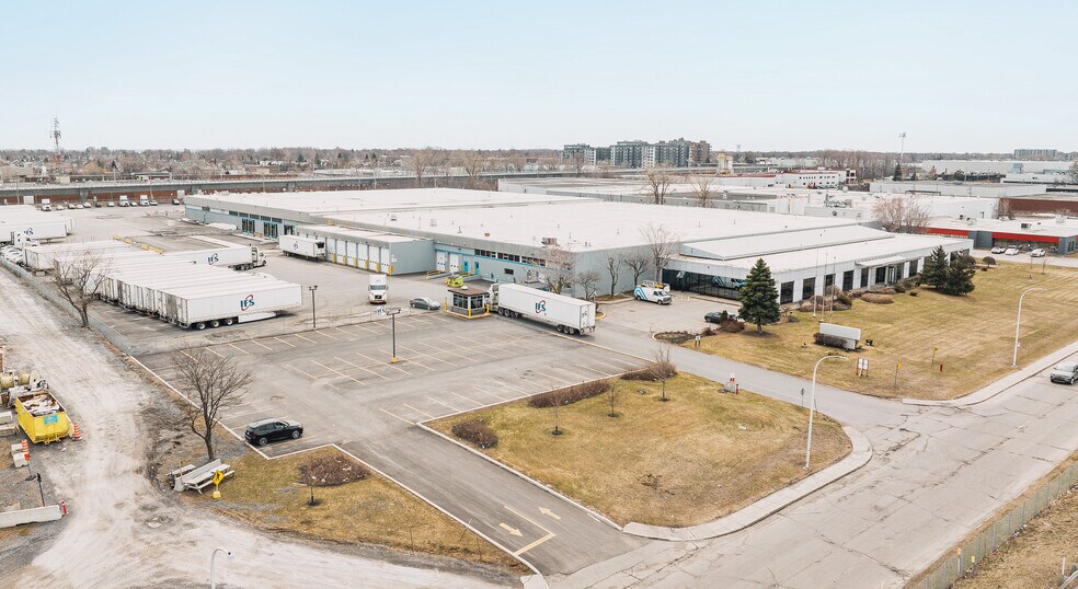 More Photos Of 3000 Aut Transcanadienne, Pointe-claire Distribution For Lease