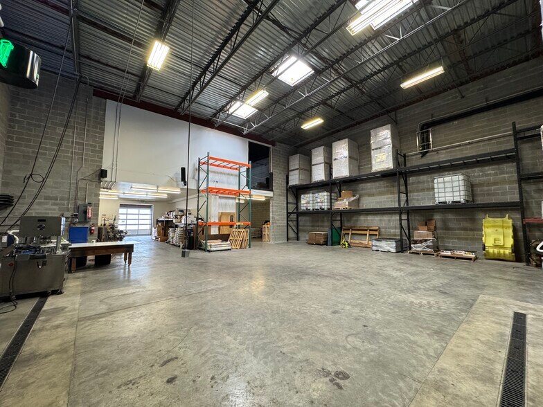 More Photos Of 13753 Midvale Ave N, Seattle Warehouse For Sale
