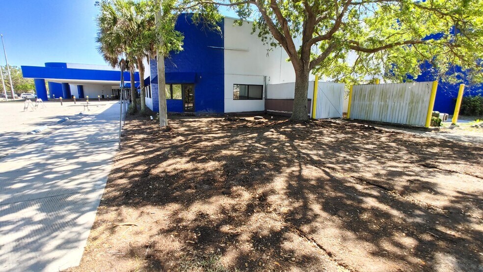 More Photos Of 5309 29th St E, Ellenton Skating Rink For Lease