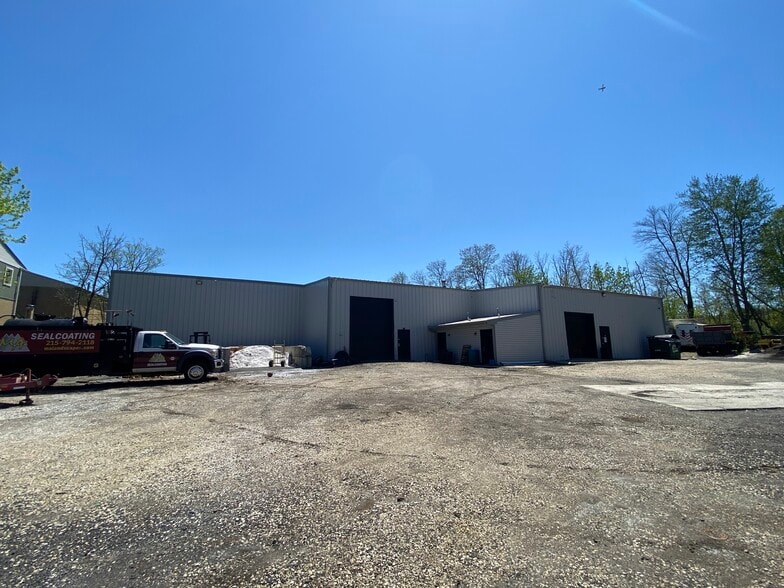 More Photos Of 262 Titus Ave, Warrington Warehouse For Lease
