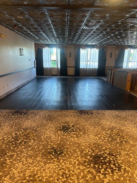 More Photos Of 7076 Highland Rd, Waterford Hotel For Lease