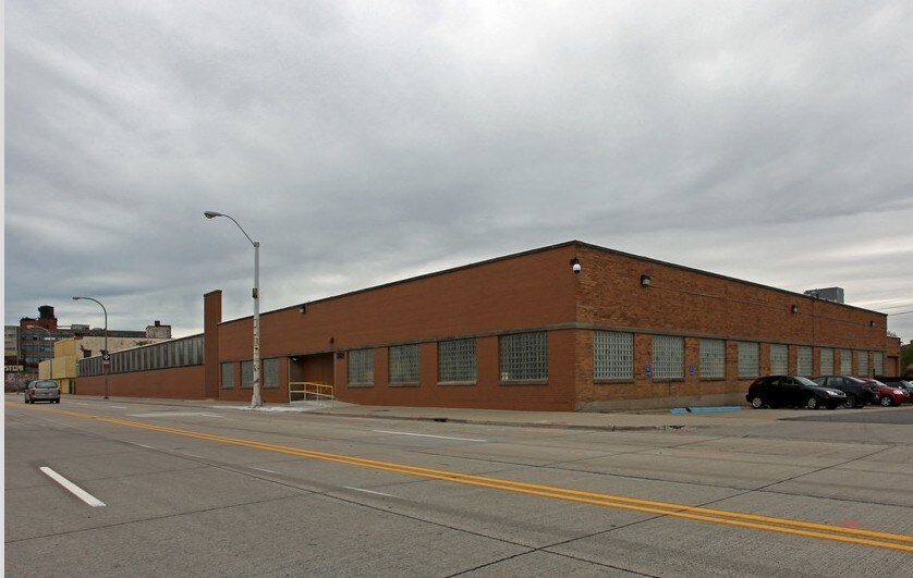 More Photos Of 2121-2225 W Fort St, Detroit Warehouse For Lease