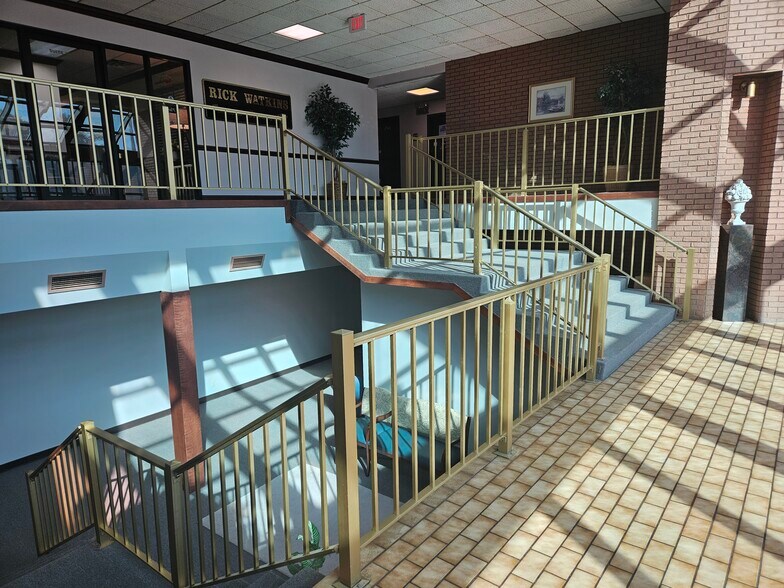 More Photos Of 4900 Shamrock Dr, Evansville Office For Lease