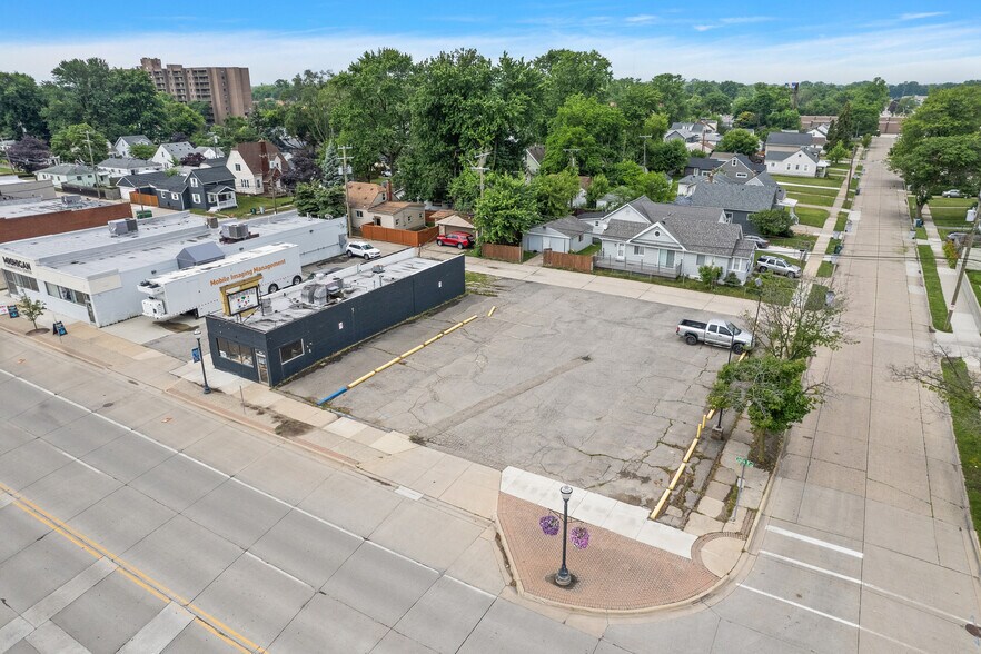 More Photos Of 23725 John R Rd, Hazel Park Restaurant For Lease