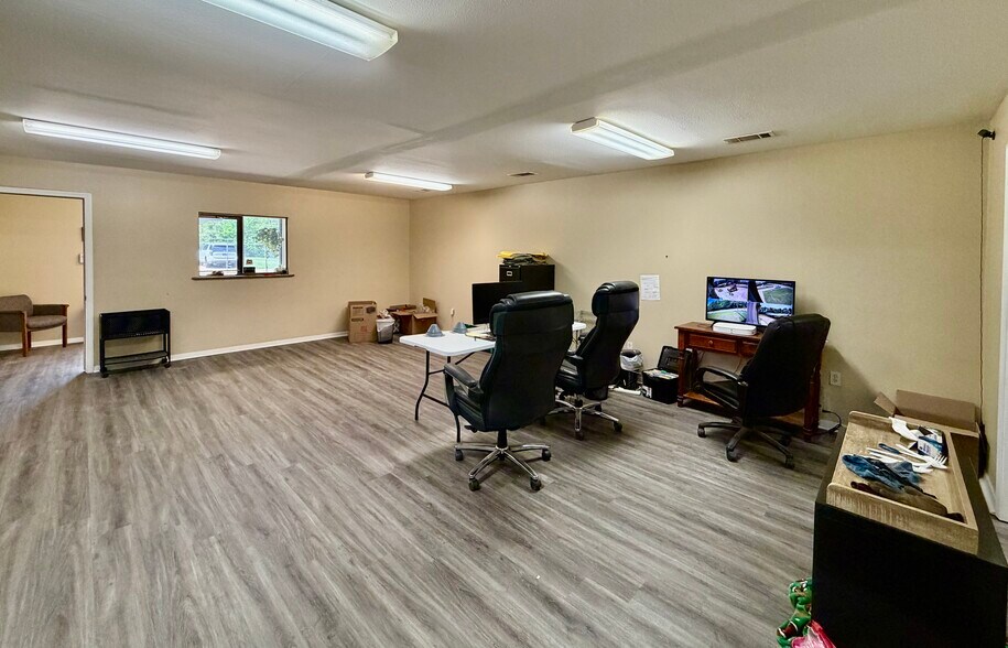 More Photos Of 8071 N McRaven Rd, Clinton Industrial For Sale