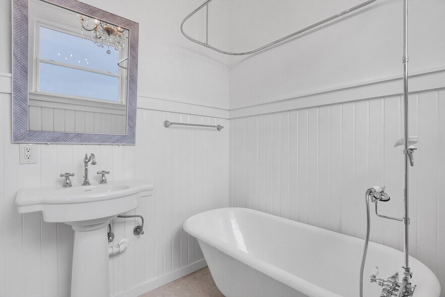 More Photos Of 511 S Travis St, Sherman Office For Sale