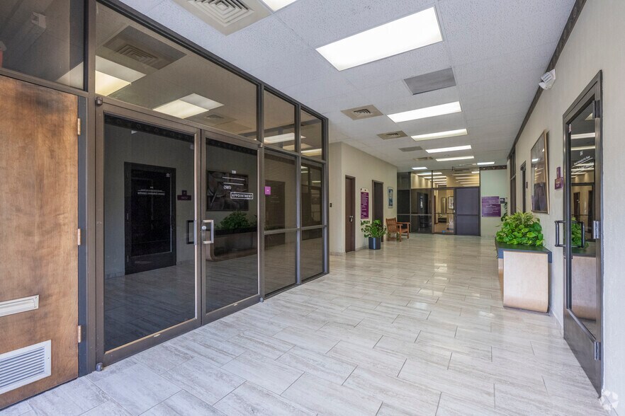 More Photos Of 2901 Juan Tabo Blvd NE, Albuquerque Office For Lease