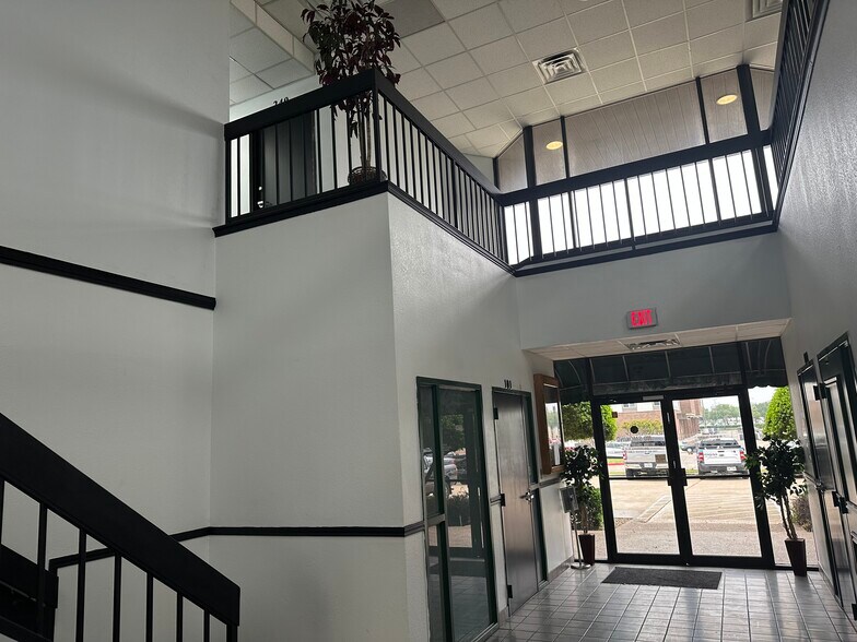 More Photos Of 2600 K Ave, Plano Office For Lease