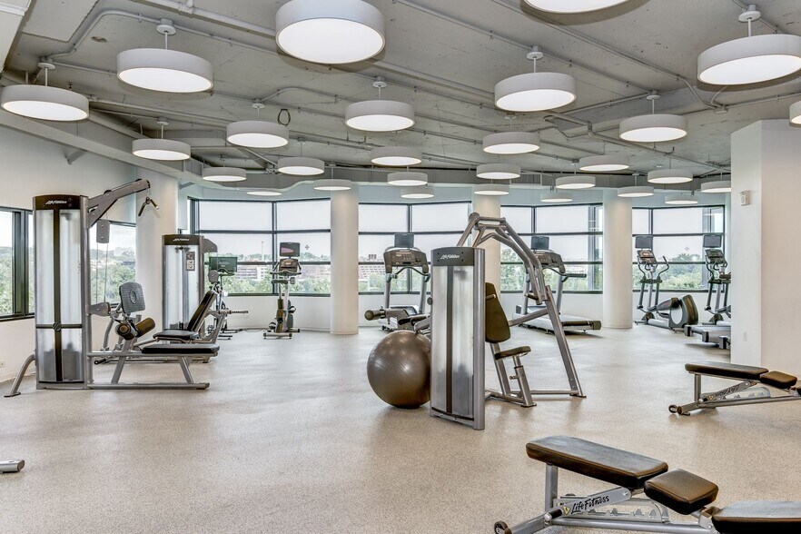 More Photos Of 1001 N 19th St, Arlington Office For Lease