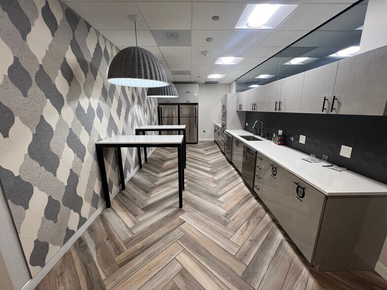 More Photos Of 1600 Stout St, Denver Medical For Lease