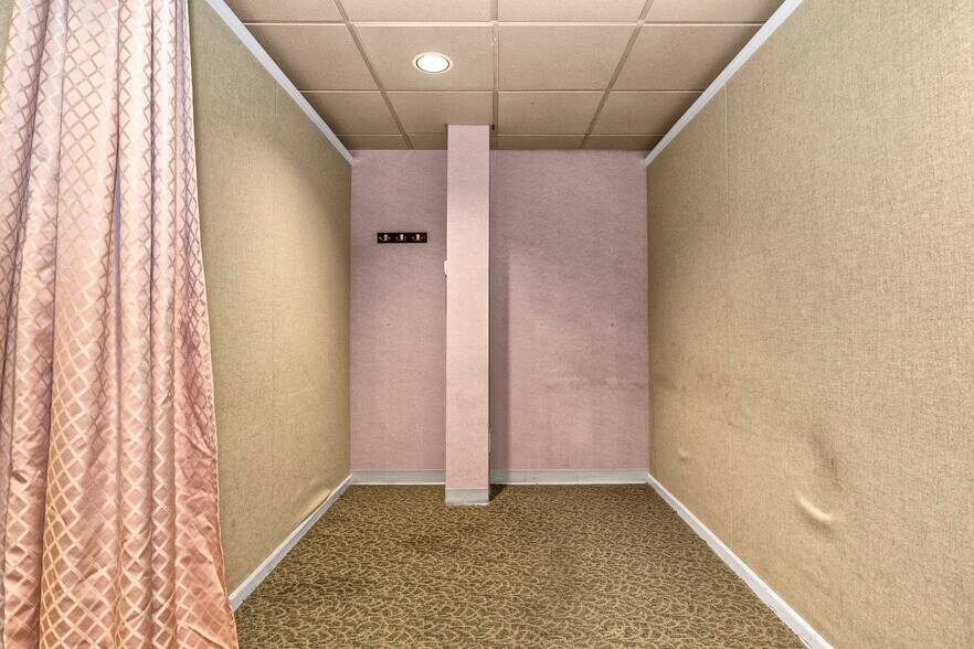 More Photos Of 5245 Schaefer Rd, Dearborn Medical For Sale