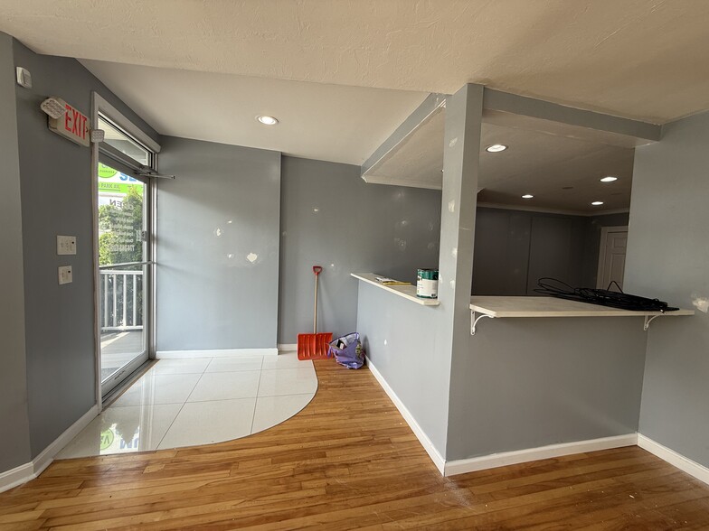 More Photos Of 539 Park Ave, Worcester Freestanding For Lease