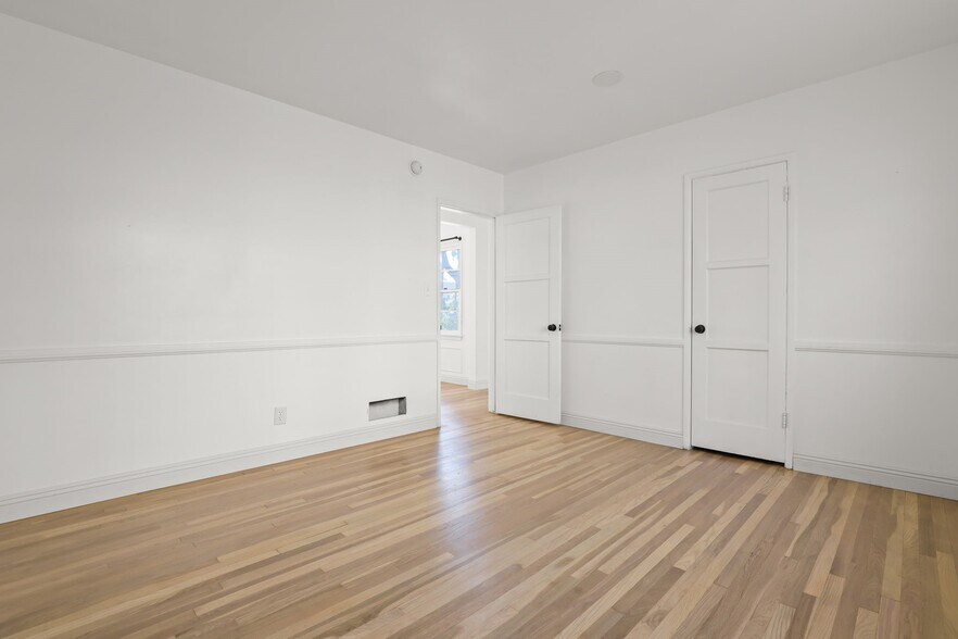 More Photos Of 4409 Victoria Park Dr, Los Angeles Apartments For Sale