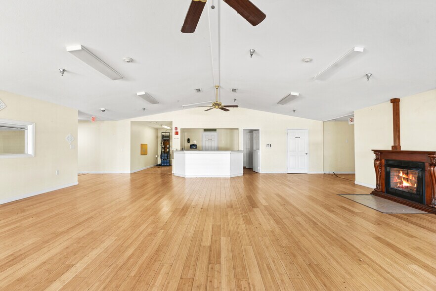 More Photos Of 102 Floyd St, Naples Specialty For Sale