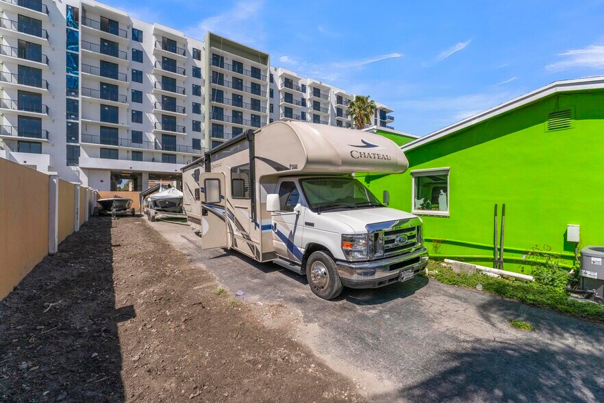 More Photos Of 4611 SW 44th Ave, Dania Warehouse For Lease